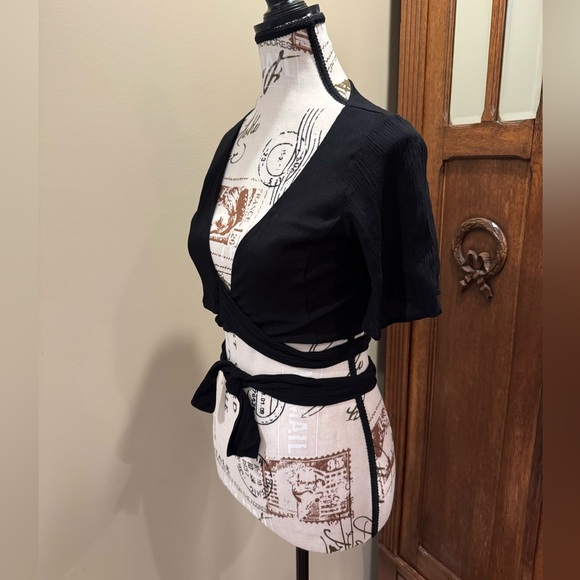 Black Wrap Crop Top with Ties, Adjustable - Picture 4 of 8